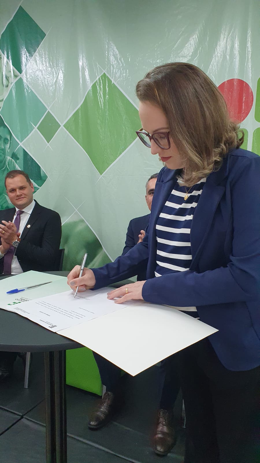 Marielli assinou seu termo de posse como chefe do Departamento de Administração