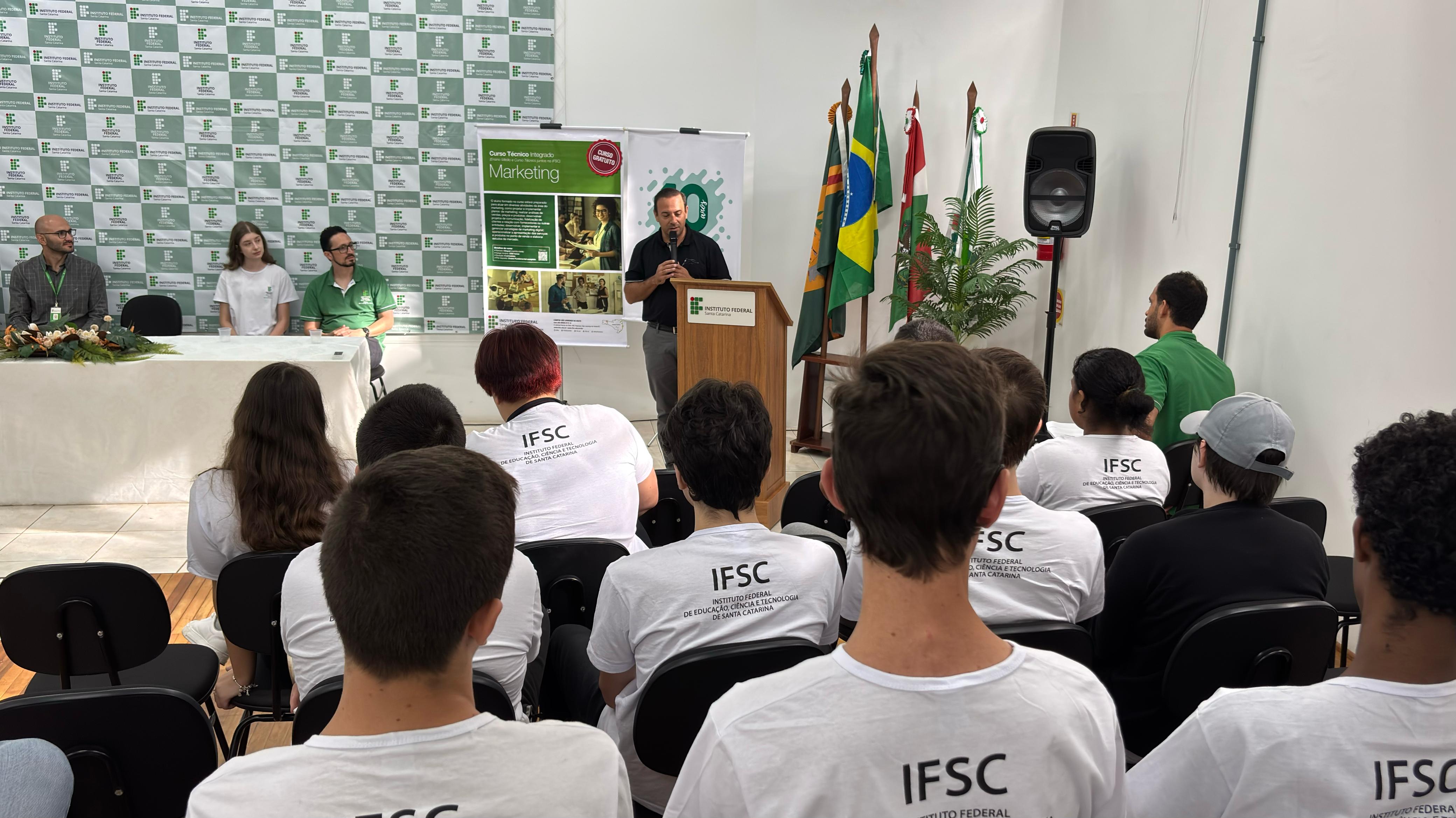 Aula inaugural contou com a participação do pró-reitor de Ensino do IFSC, Adriano Larentes da Silva