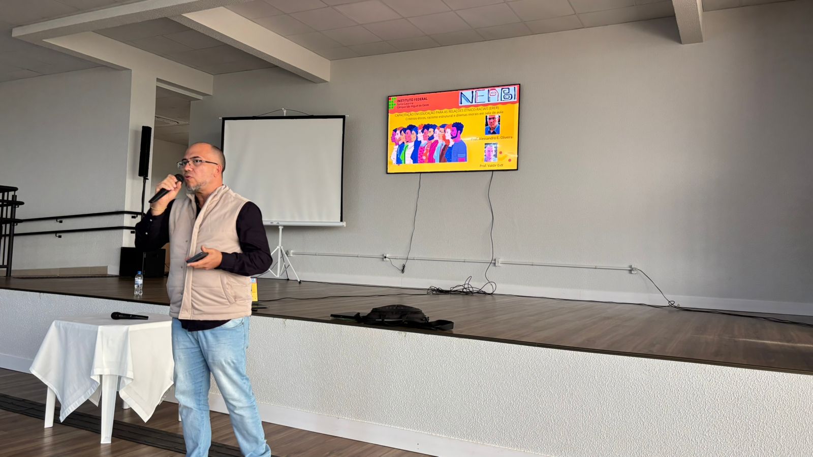 A capacitação faz parte de um ciclo formativo que seguirá ao longo do semestre