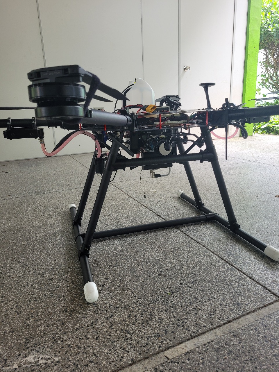 O próximo passo na evolução dos drones envolve a pesquisa de novas fontes de energia, capazes de ampliar ainda mais a autonomia e a segurança. Foto: Divulgação