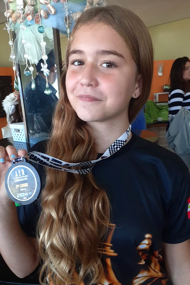 Enxadrista Isabela Salomé Bremm foi vice-campeã da categoria Sub-14 no 1º Torneio Aberto do Brasil. Foto: Acervo pessoal