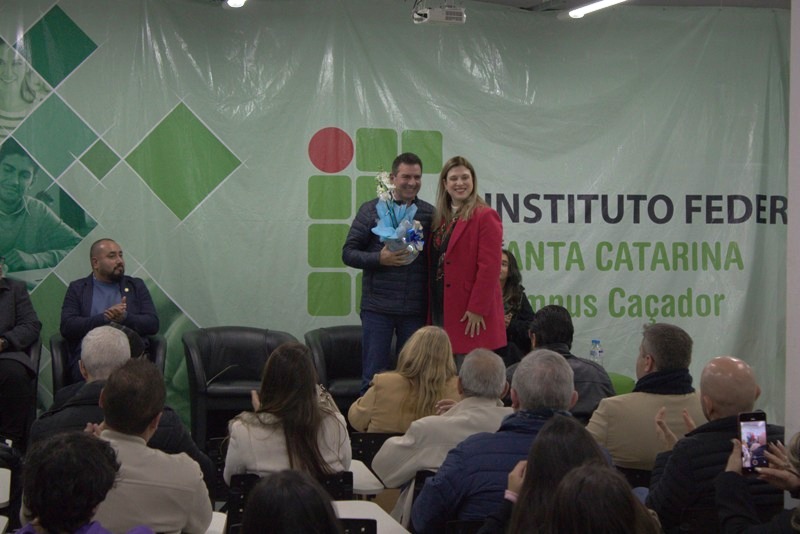 A ocasião também marcou a entrega de 133 novos computadores, adquiridos por meio de emenda parlamentar