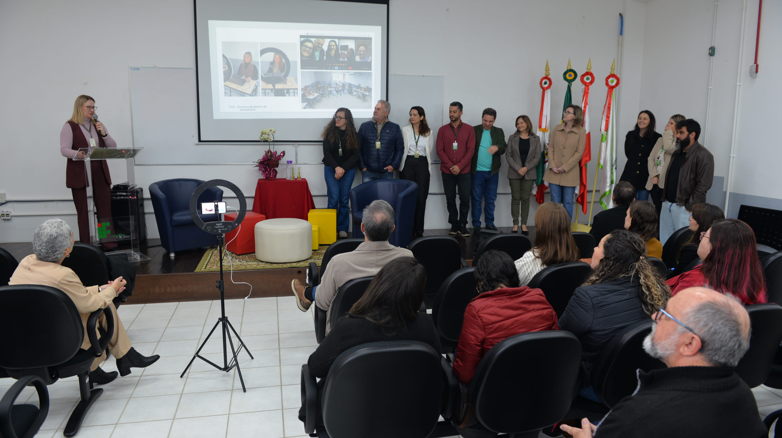 Apresentação dos integrantes do GT que deu origem ao curso de especialização.