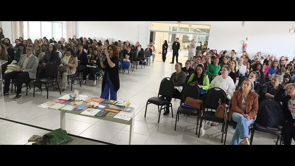 Gabriela Romeu foi a palestrante do encontro presencial