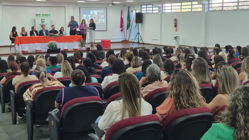 Evento foi realizado no auditório da Udesc, em Laguna