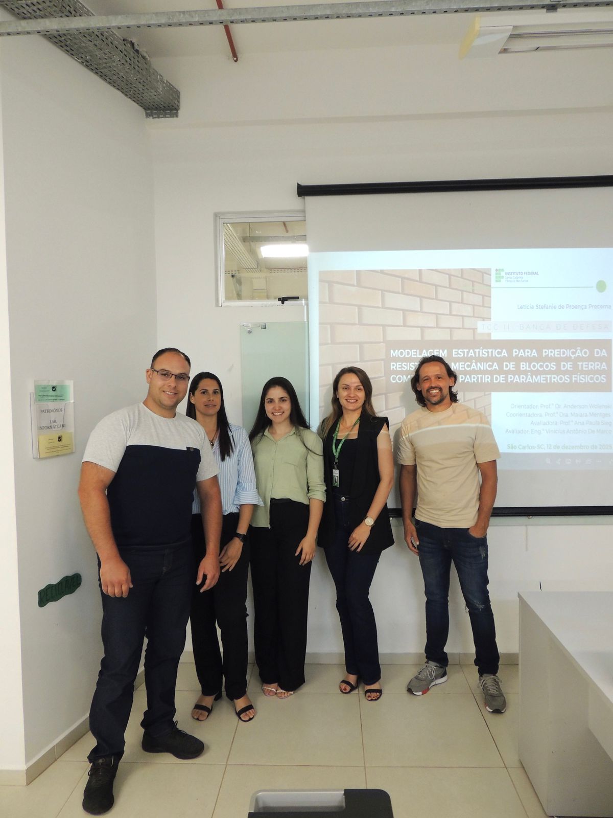 Modelagem estatística para predição da resistência mecânica de blocos de terra comprimida (BTC) a partir de parâmetros físicos – Letícia Proença