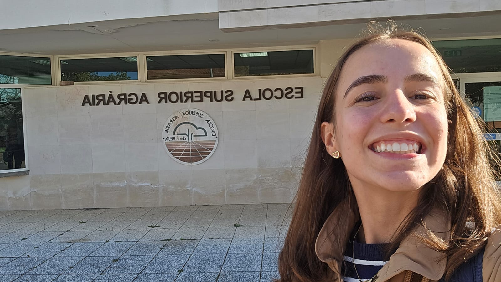 Sorrisão no rosto: aluna do Técnico Integrado em Sistemas de Energia Renovável (Ensino Médio Técnico), no Câmpus Chapecó, fica até o final de maio em Portugal