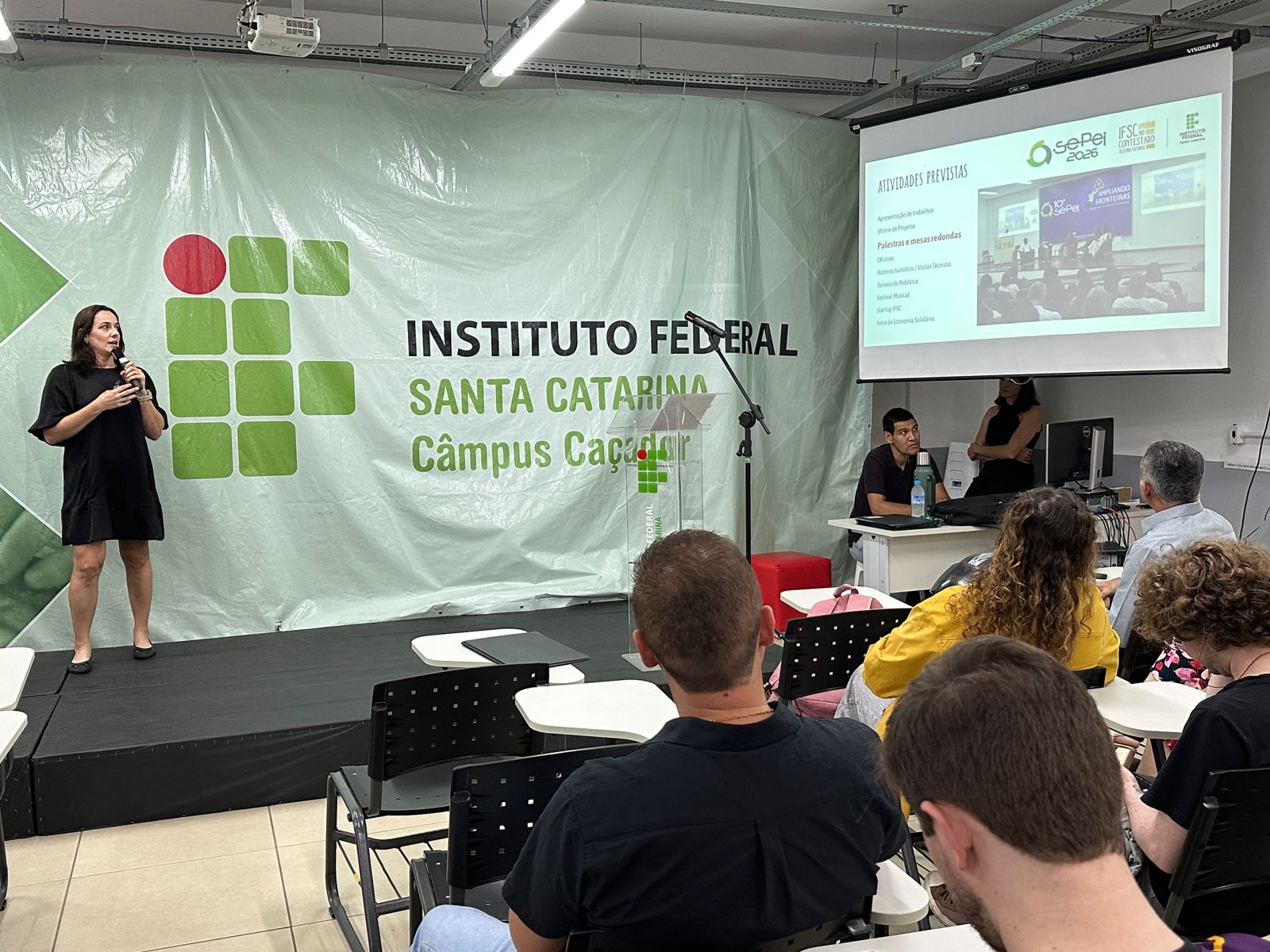 Nadia Garlet, fez uma apresentação destacando o objetivo, a programação do seminário e os impactos do Sepei para a cidade
