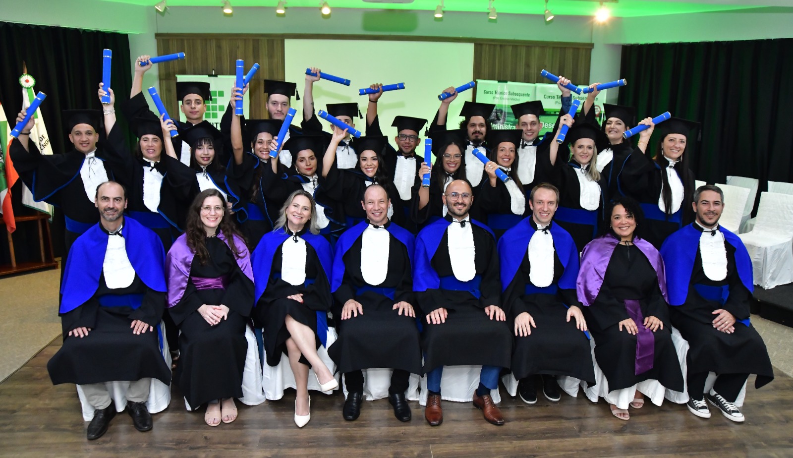 O evento reuniu 12 formandos de Administração e cinco formandos de Desenvolvimento de Sistemas