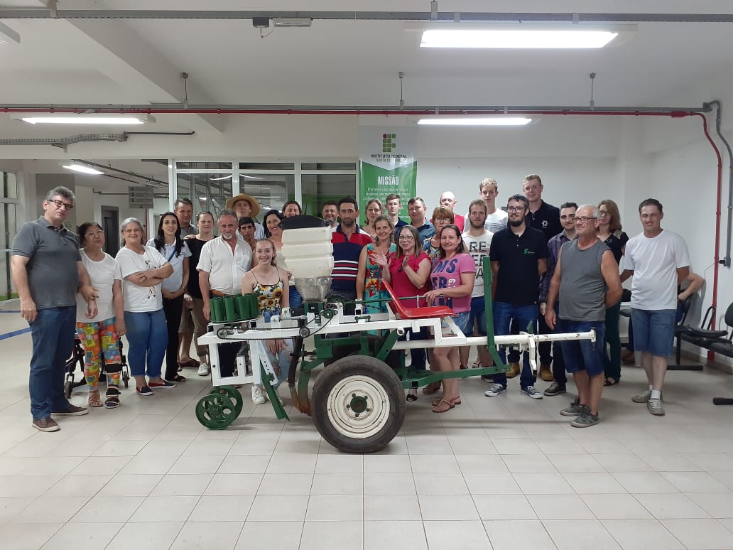 Equipe participante e que testou a sulcadora