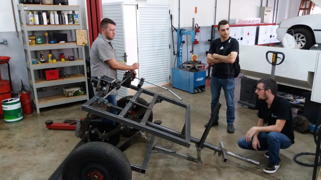 Gabriel Barbosa Senter (estudante), Diogo Belle (docente, coordenador) e Gabriel Feiten (docente, coordenador adjunto)