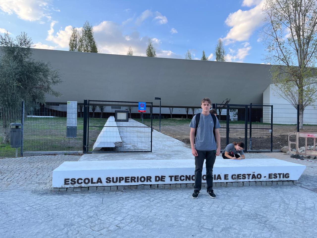 Lucas De-Toffol Lemos é estudante de Ciência da Computação e participa do programa de Dupla Diplomação no Instituto Politécnico de Beja (IPBeja)