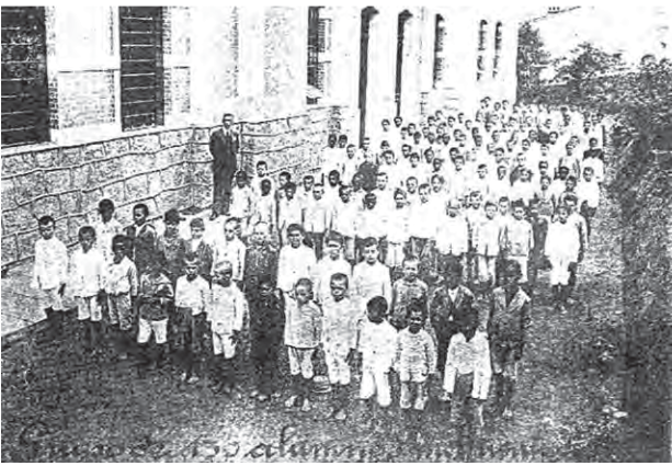 Foto 2 - Grupo de alunos (década de 1920)