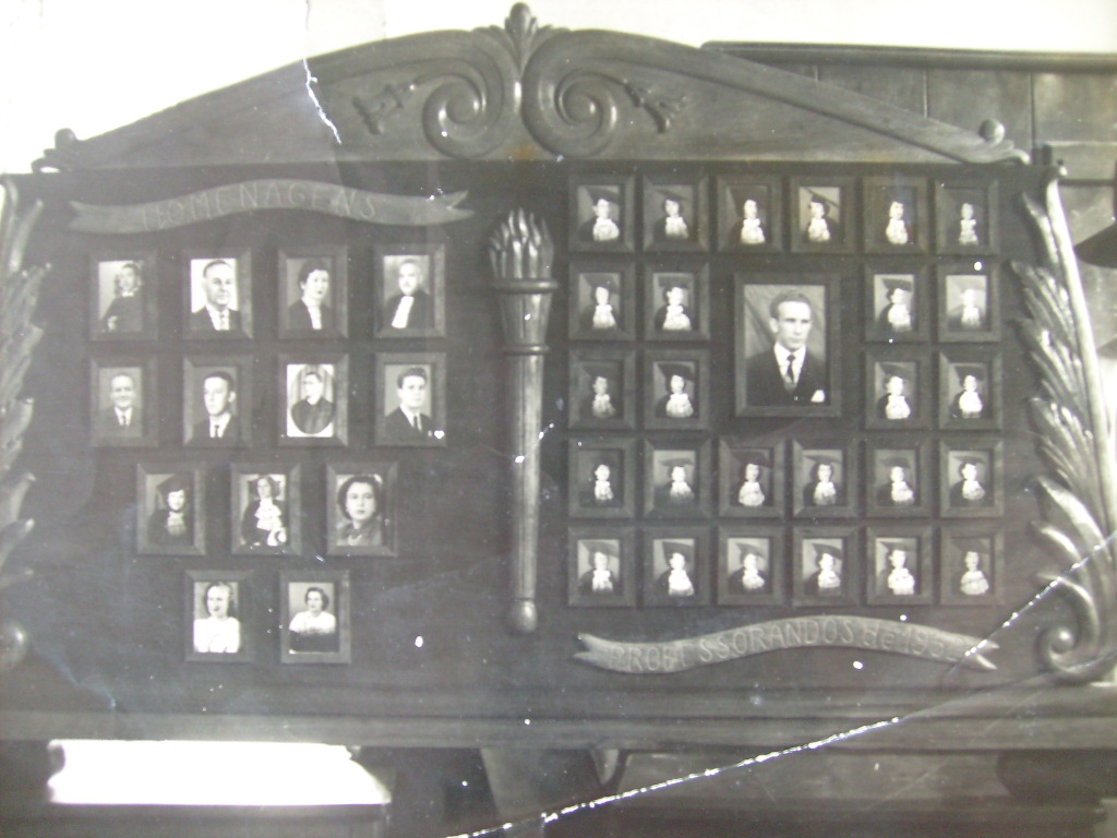 Foto 3 - Quadro de formatura (1952)