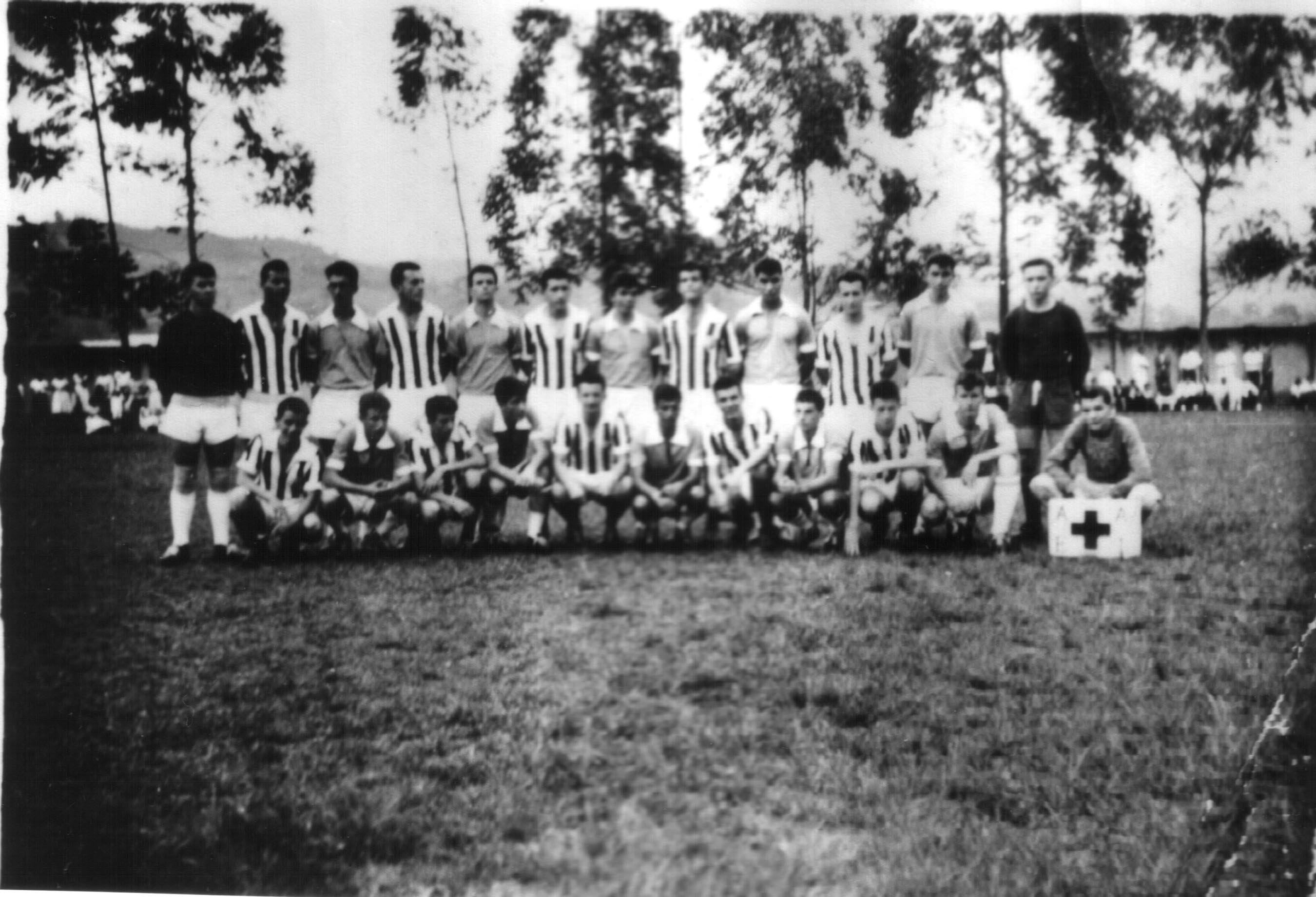 Foto 4 - Jogo de futebol (1960)